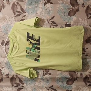 Boys (L) Nike t-shirt